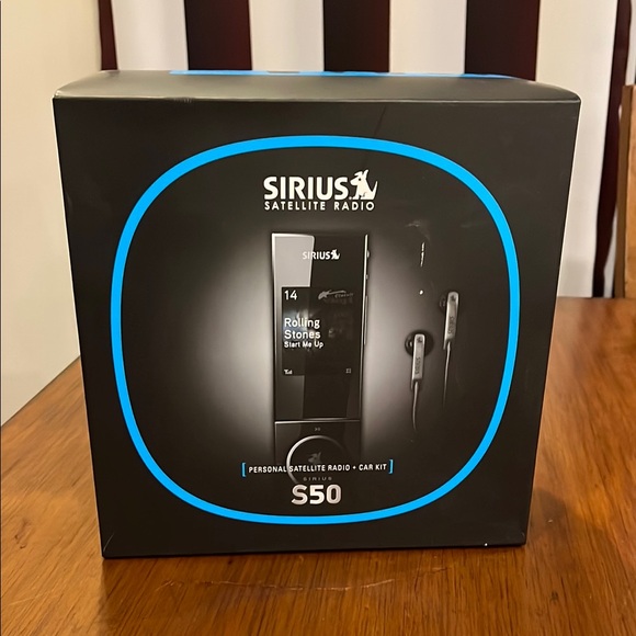 Sirius Satellite Radio Personal Radio + Car Kit Ear Buds Remote Antenna Dock - Picture 1 of 16